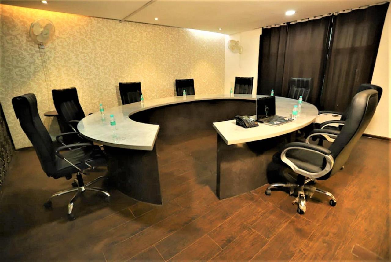 Hotel Arch International Нью-Дели Экстерьер фото