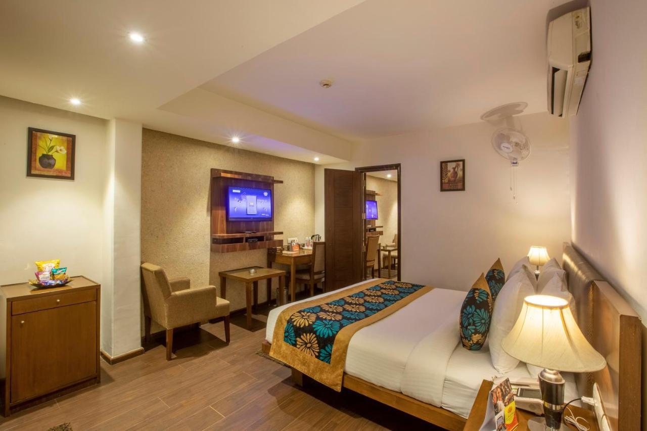 Hotel Arch International Нью-Дели Экстерьер фото